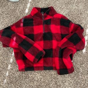 Fluffy short sweater